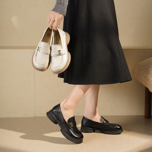 西村名物2025年秋季新款秀气掐腰粗跟百搭乐福鞋舒适深口女单T25CM31721 商品图0