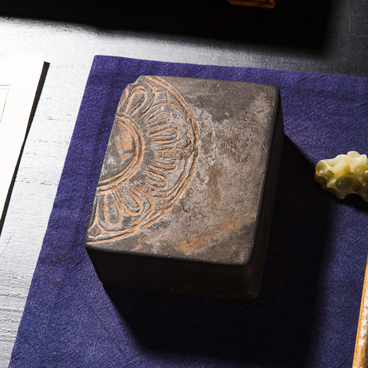 北齐古邺城出“莲瓣纹”古砖制砚(砚堂镶嵌歙石） 商品图2