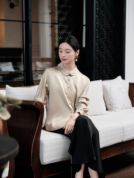 盛唐婧| 新中式花苞领钉珠盘扣百搭衬衫-香槟黄 商品图4