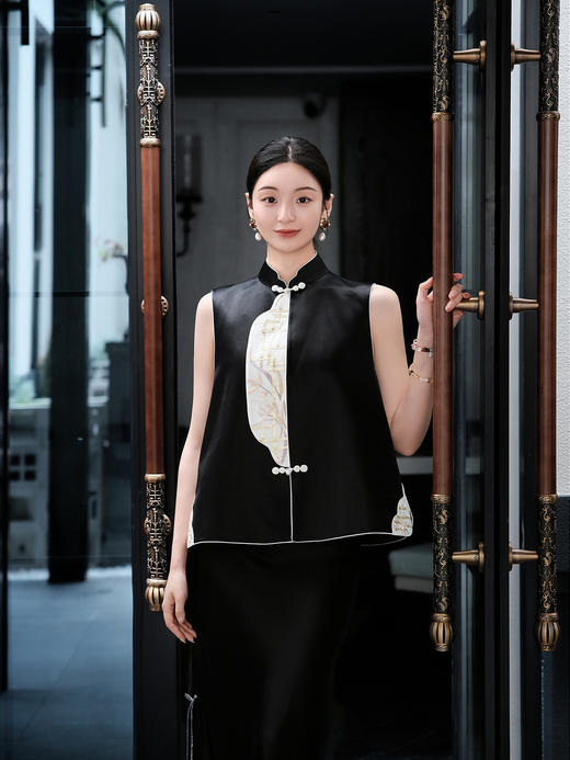 盛唐牡丹大师系列-卢梅红 | 墨轩丝毛手绣偏襟马甲-黑色 商品图1