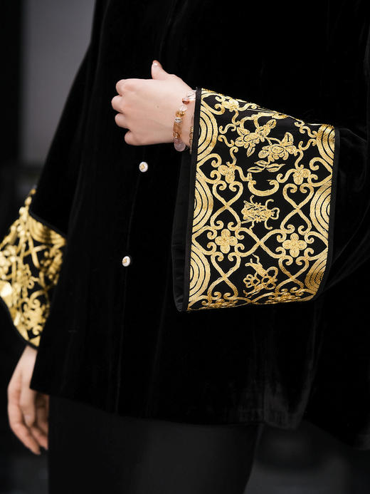 盛唐牡丹大师系列-卢梅红| 盘金绣真丝丝绒对襟外套 商品图4