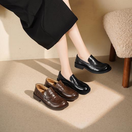 西村名物2025年秋季新款复古褶皱平底防滑舒适百搭深口单鞋乐福鞋T25CM30981 商品图0
