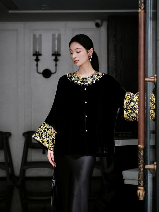 盛唐牡丹大师系列-卢梅红| 盘金绣真丝丝绒对襟外套 商品图5