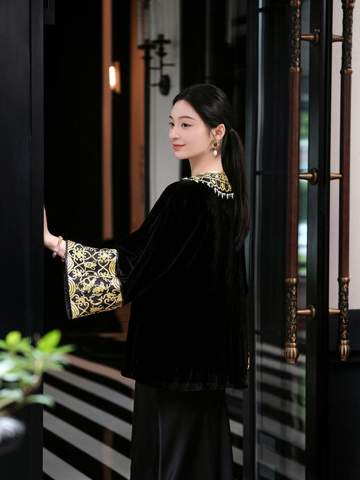 盛唐牡丹大师系列-卢梅红| 盘金绣真丝丝绒对襟外套 商品图9