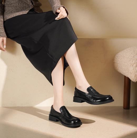 西村名物2025年秋季新款复古褶皱平底防滑舒适百搭深口单鞋乐福鞋T25CM30981 商品图2