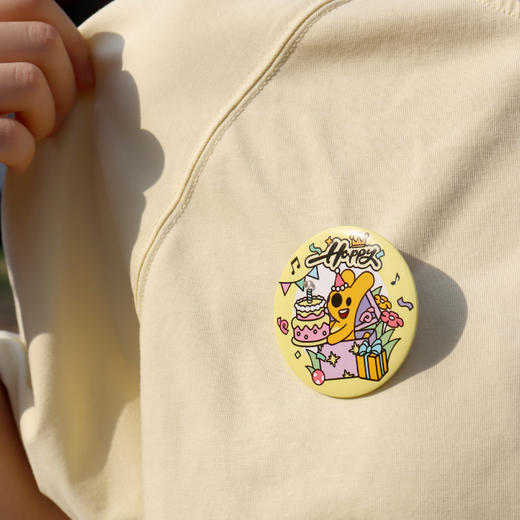 团团庆祝发光吧唧徽章 商品图1