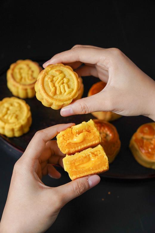 【经典双拼】 莲蓉·奶黄流心·月饼礼盒 商品图3