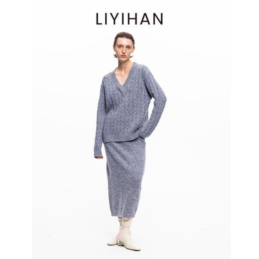 LIYIHAN林中路2025秋冬美利奴羊毛V领灰色针织衫女半身裙毛衣套装 商品图2