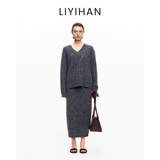 LIYIHAN林中路2025秋冬美利奴羊毛V领灰色针织衫女半身裙毛衣套装 商品图3
