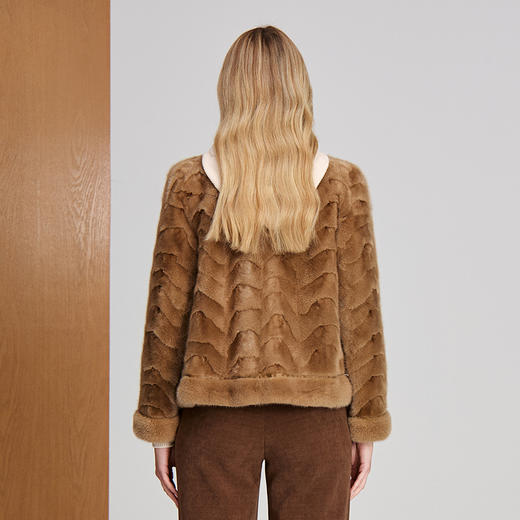 EITIE爱特爱成熟感厚实温暖舒适V领门襟短款貂皮外套8493105 商品图4