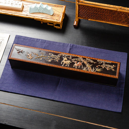 清代宫廷紫檀木百宝嵌画盒 商品图0