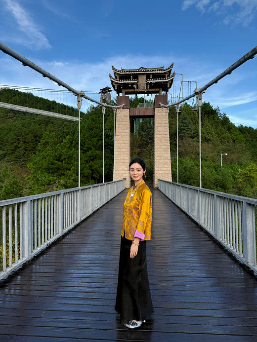 盛唐婧 | 轻奢新中式老缎提花对花对襟外套 商品图4