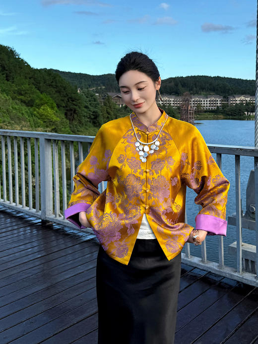 盛唐婧 | 轻奢新中式老缎提花对花对襟外套 商品图0