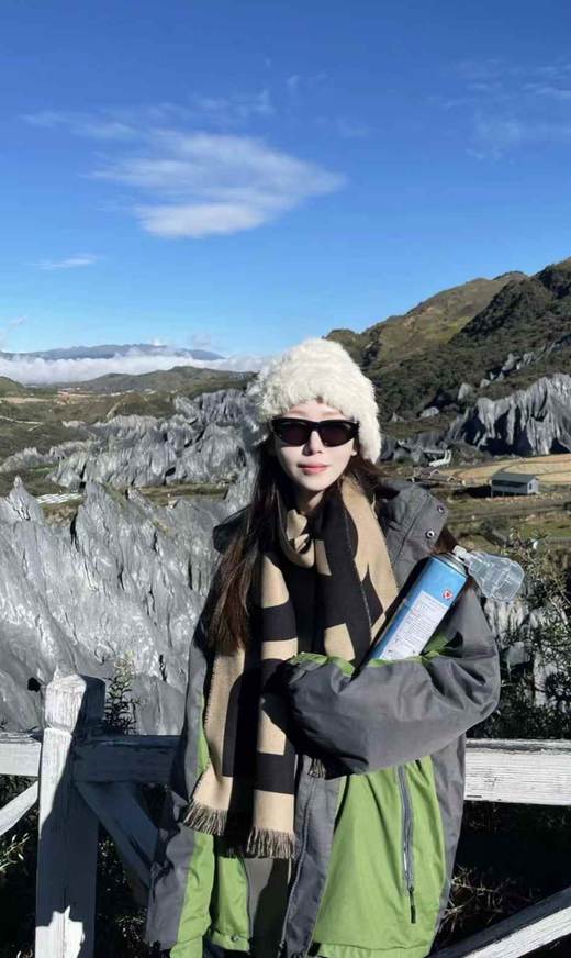 BURBERRY Logo Wool Jacquard Scarf 大字母绒线围巾 女款 卡其色/黑色 商品图5