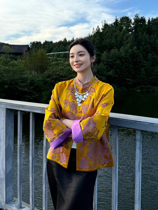 盛唐婧 | 轻奢新中式老缎提花对花对襟外套 商品图1