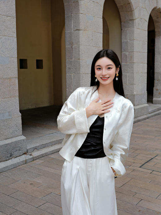 盛唐牡丹| 珍珠白法式串珠冠乐绉外套 商品图1