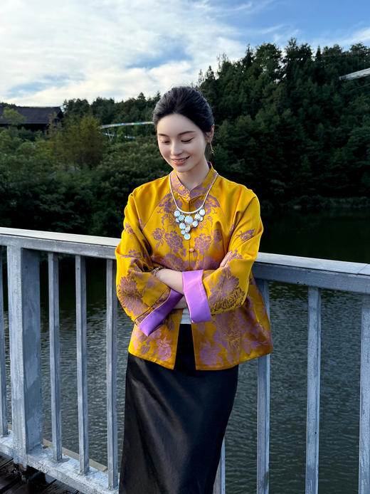 盛唐婧 | 轻奢新中式老缎提花对花对襟外套 商品图2