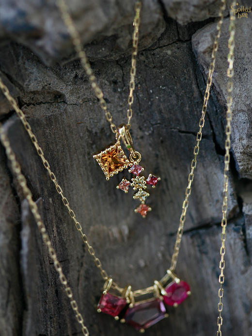 SpoiledBrat Jewelry 18K金橘色蓝宝石十字架项链 商品图1