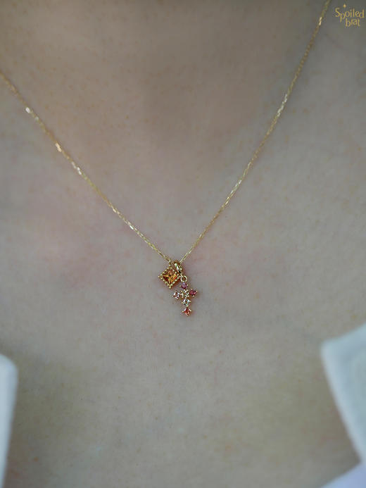 SpoiledBrat Jewelry 18K金橘色蓝宝石十字架项链 商品图0