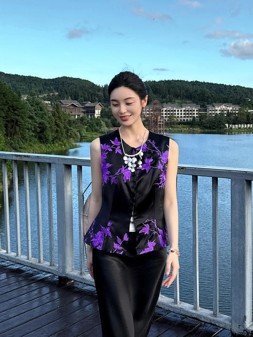 盛唐婧| 重磅三醋酸刺绣对襟修身马甲 商品图2