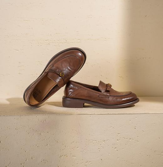 西村名物2025年秋冬新款英伦风复古通勤山茶花厚底乐福鞋T25CM30971 商品图10