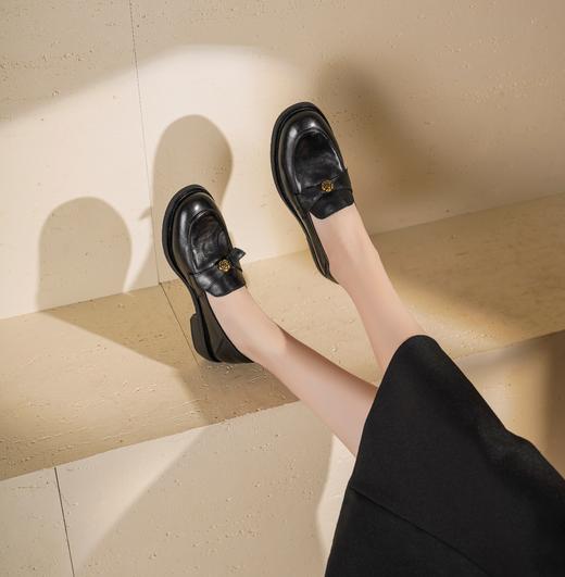 西村名物2025年秋冬新款英伦风复古通勤山茶花厚底乐福鞋T25CM30971 商品图5