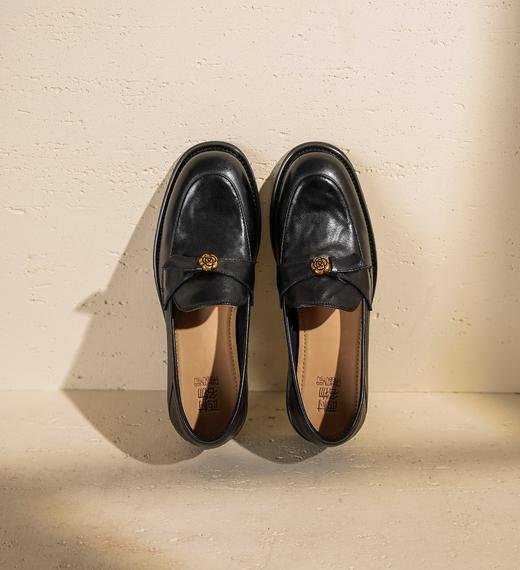 西村名物2025年秋冬新款英伦风复古通勤山茶花厚底乐福鞋T25CM30971 商品图11