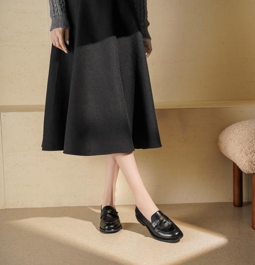 西村名物2025年秋冬新款英伦风复古通勤山茶花厚底乐福鞋T25CM30971 商品图3