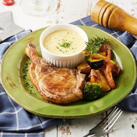 啤酒金华两头乌战斧猪排附土豆泥时蔬 JINHUA Tomahawk Pork Chop w/ Mashed Potato & Veg