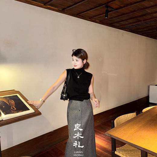 【不退不换】良木礼纽扣羊毛直筒裙（Q2591607） 商品图4