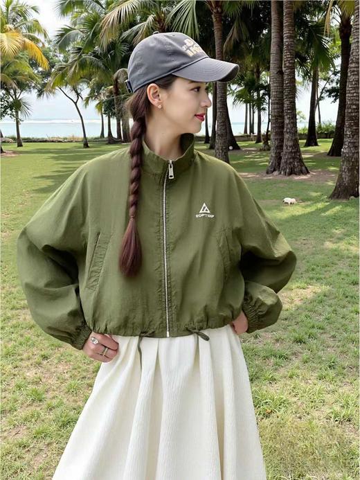 【秋新品】剪标-军绿刺绣短款宽松外套-喜出 商品图0