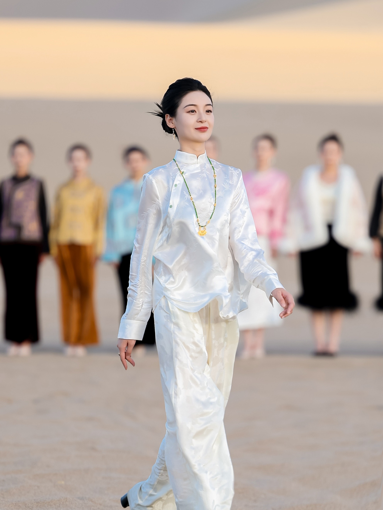 盛唐牡丹| 珍珠白真丝竹子纹偏襟上衣