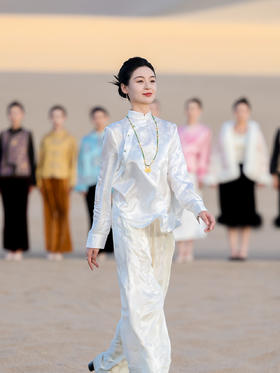 盛唐牡丹| 珍珠白真丝竹子纹偏襟上衣