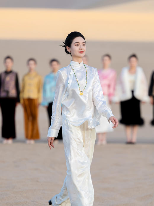 盛唐牡丹| 珍珠白真丝竹子纹偏襟上衣 商品图0