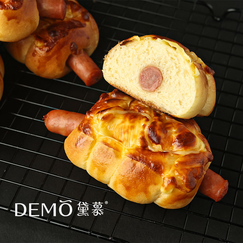 芝士爆汁肠仔包|Juicy sausage bread