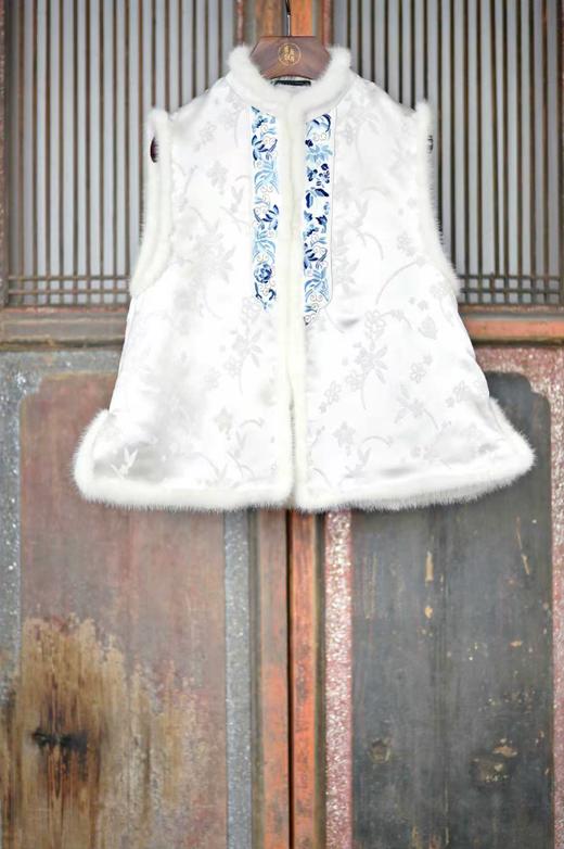 盛唐牡丹 | 三蓝手推绣真丝漳缎水貂马甲 商品图0
