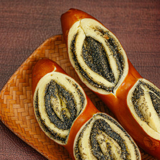 黑芝麻奶酥碱水面包 商品图4