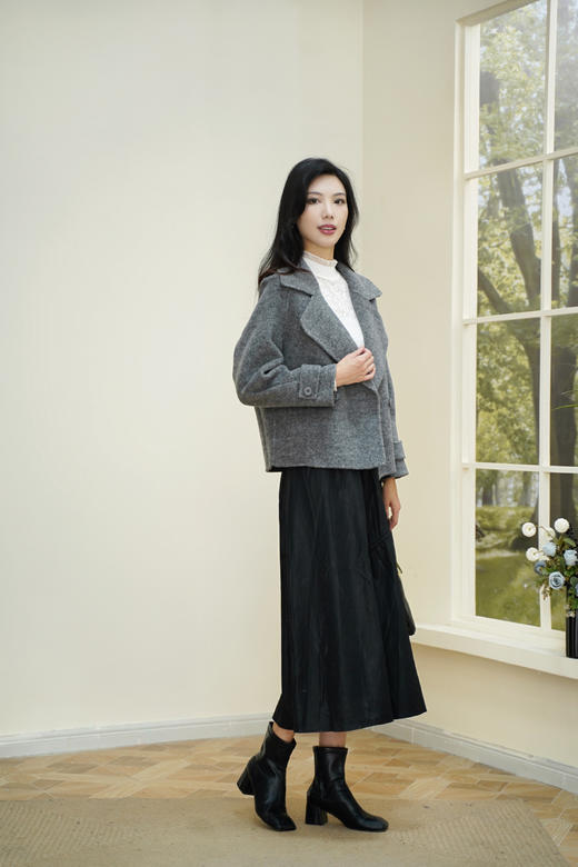 臣禾	西装领羊毛呢大衣 两粒扣短外套	JZ254080575 商品图3