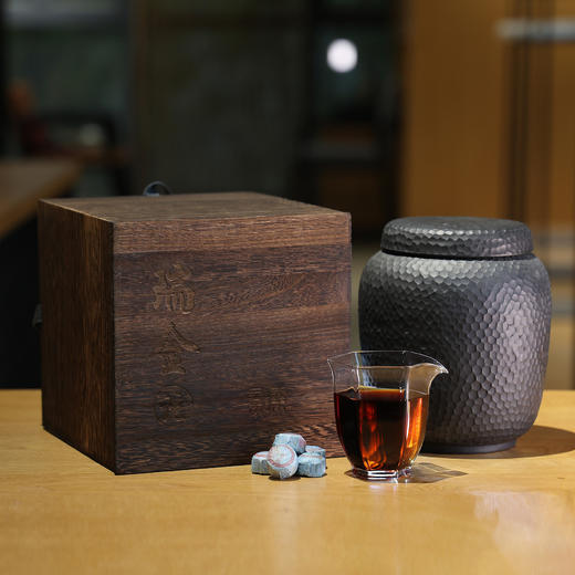 「瑞金沱」20年陈，1公斤全芽头古树宫廷熟普（黑陶罐+定制木盒装） 商品图0