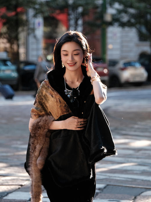 盛唐婧 | 轻奢非遗老缎苗绣披肩外套(售完不补) 商品图7