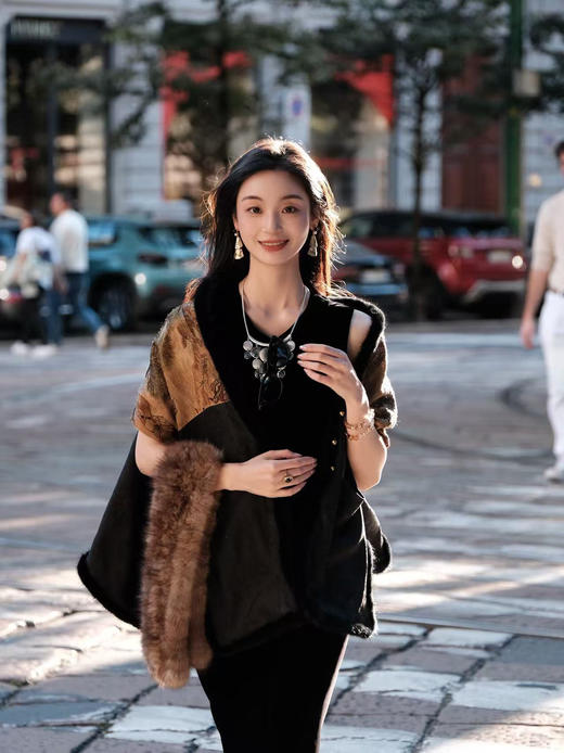 盛唐婧 | 轻奢非遗老缎苗绣披肩外套(售完不补) 商品图6