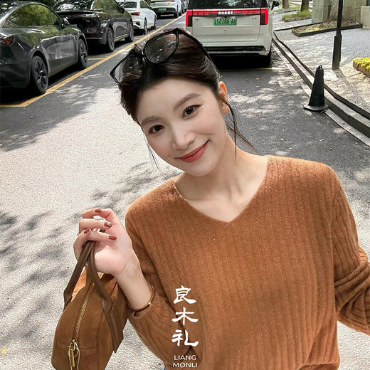 【预售7天】良木礼山羊绒烫钻V领套衫（Q2584514） 商品图4