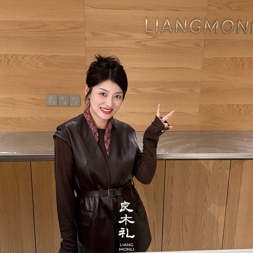 【预售7天】良木礼山羊鹿纹皮马甲（腰带）（Q259115） 商品图3