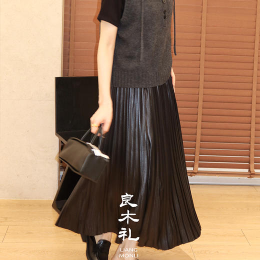 【特价不退不换】良木礼亮面百褶裙（Q2584171F） 商品图0