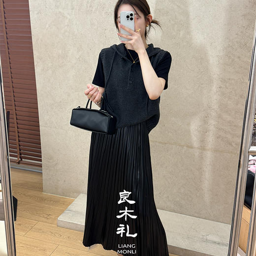 【特价不退不换】良木礼亮面百褶裙（Q2584171F） 商品图3