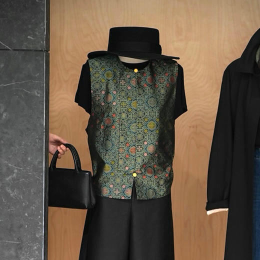 【不退不换】【预售7天】良木礼桑蚕丝国风马甲（Q2593322） 商品图1