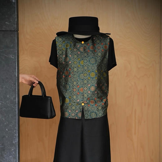 【不退不换】【预售7天】良木礼桑蚕丝国风马甲（Q2593322） 商品图0