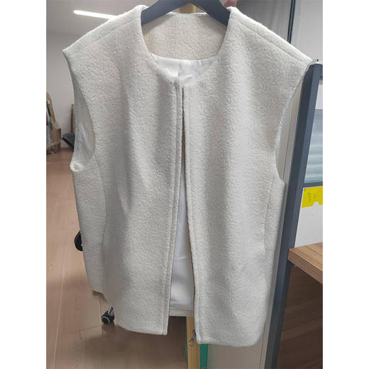 【预售7天】良木礼羊毛马甲（Q2592670） 商品图0