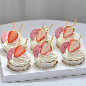 【草莓奥利奥杯子蛋糕】超好吃的蛋糕-杯子蛋糕