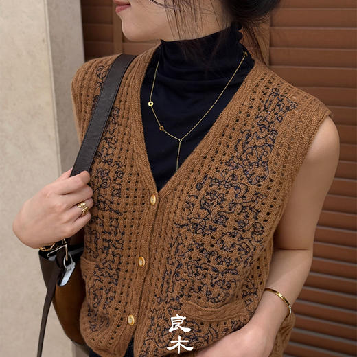【预售7天】良木礼山羊绒镂空马甲(Q2584528) 商品图3
